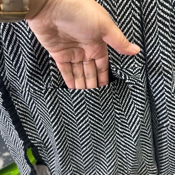 Chico's Black White Herringbone‎ Ponte Blazer Jacket Ruffled Trims sz 2 Medium - Picture 10 of 10